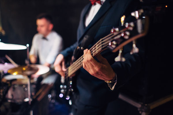 Should You Hire A Wedding Band OR DJ